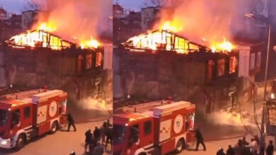 İki katlı binadan yükselen alevler geceyi aydınlattı