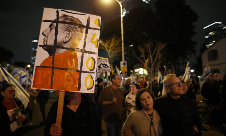 İsrailliler bir kez daha sokaklara döküldü! Tel-Aviv sokaklarında Netanyahu'ya istifa çağrısı