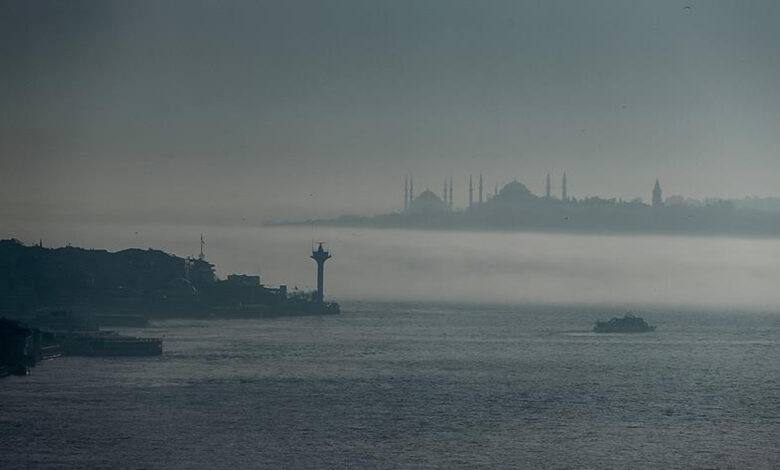 İstanbul Boğazı'nda gemi trafiği askıya alındı