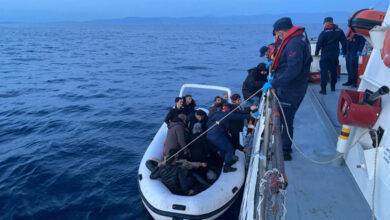 İzmir açıklarında 51 kaçak göçmen kurtarıldı