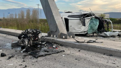 Kuzey Marmara yolunda feci kaza! Gişeye çarptı, taklalar attı, motoru fırladı