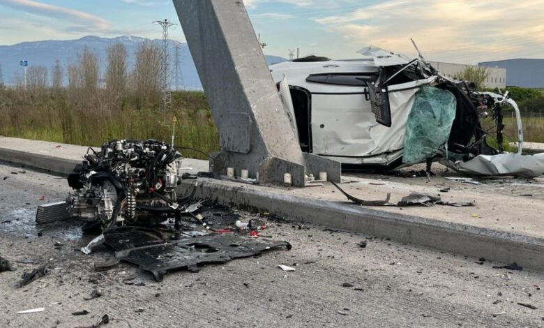 Kuzey Marmara yolunda feci kaza! Gişeye çarptı, taklalar attı, motoru fırladı