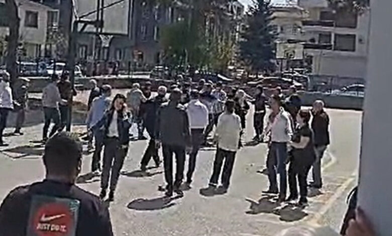 Muhtar adaylarının yakınları kavga etti, polis biber gazlı müdahalede bulundu