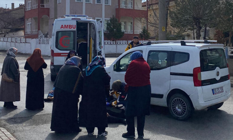 Sivas'ta hafif ticari aracın çarptığı 3 kadın yaralandı