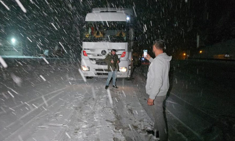 Tokat-Sivas yolunda mart ayının sonunda kar sürprizi