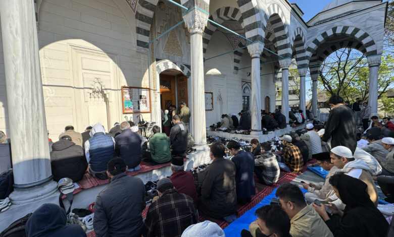 Bayram namazı Tokyo Camii'nde eda edildi