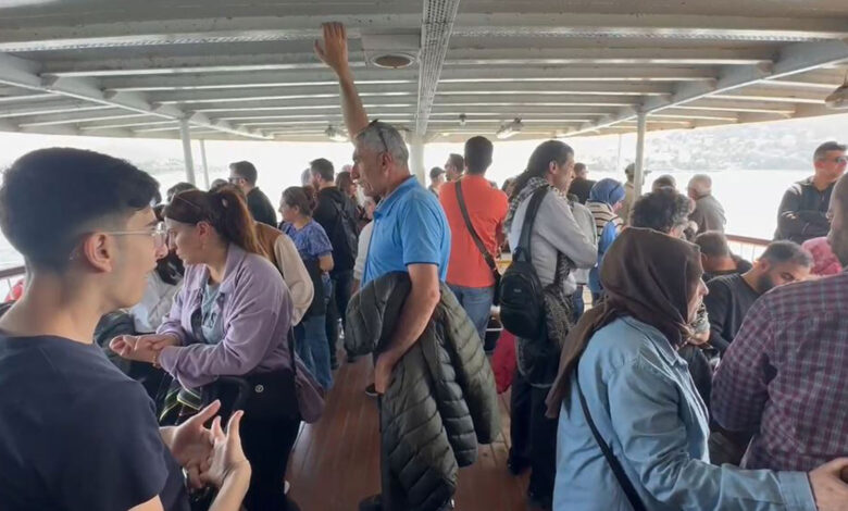 Büyükada'da bayram yoğunluğu: Yerde ve ayakta yolculuk ettiler