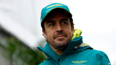 Fernando Alonso, Aston Martin'de kaldı