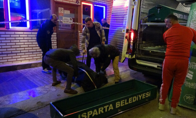 Isparta'da gece kulübünde silahlar patladı: 1 ölü