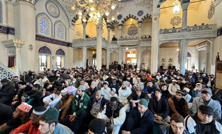 Japonya’daki Müslümanlar, bayram namazını Tokyo Camii'nde kıldı