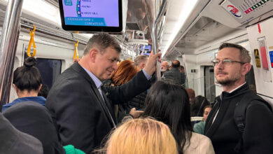 Yeni Başkan metroda! Görenler önce şaşırdı, sonra fotoğraf çektirdi