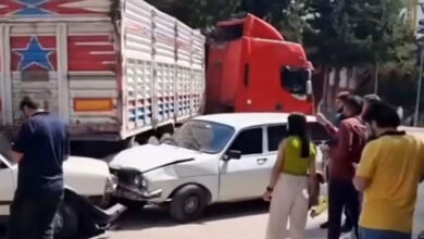 Adana'da freni tutmayan tır, araçlara çarparak durabildi