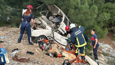 Antalya'da feci kaza! Otomobil uçuruma yuvarlandı