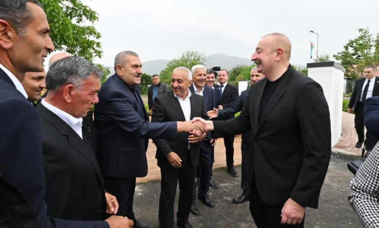 Azerbaycan Cumhurbaşkanı Aliyev, Hocalı'ya taşınan halkla bir araya geldi