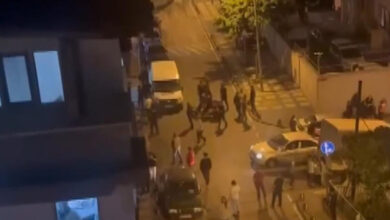 Bağcılar'da husumetli iki aile birbirine girdi: 4 polis ve 1 bekçi yaralandı 