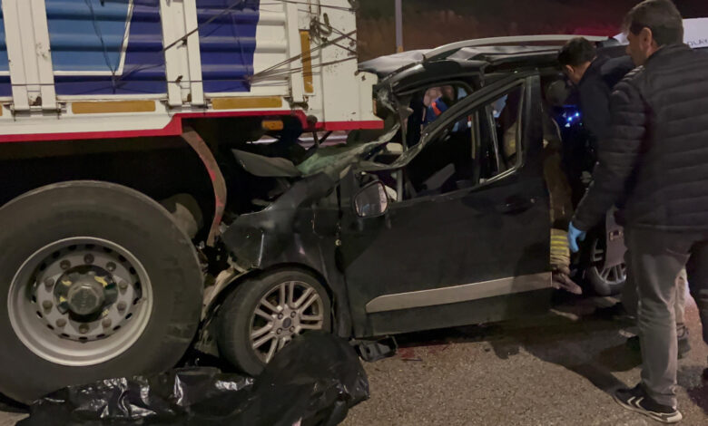 Bursa'da TIR'a arkadan çarpan araç sürücüsü öldü 