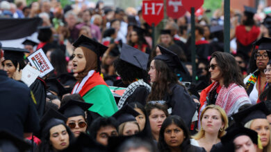 Harvard Üniversitesi'nin mezuniyet törenine protesto damga vurdu