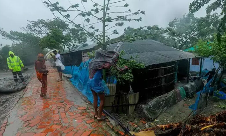 Hindistan ve Bangladeş’i Remal kasırgası vurdu Çok sayıda ölü var