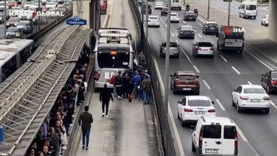 İstanbul'da metrobüs arızalandı, uzun araç kuyruğu oluştu