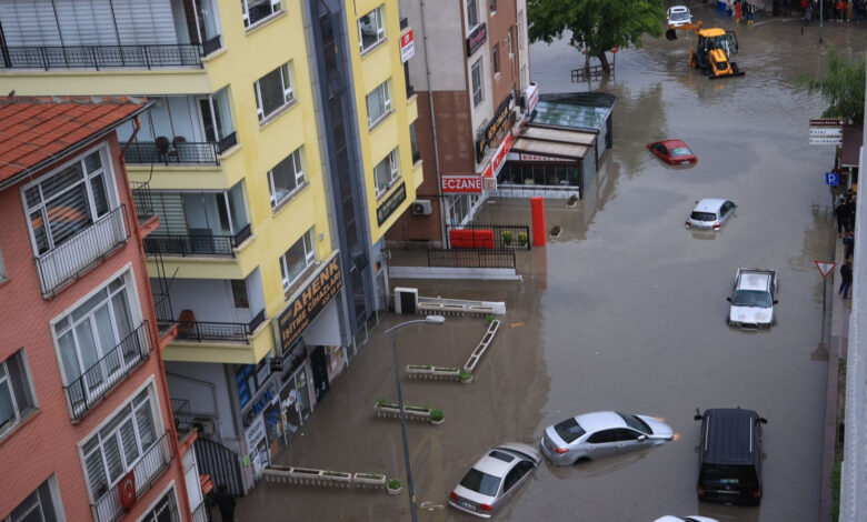 İstanbul'dan Ankara'ya Edirne'den Kars'a 71 ile kuvvetli sağanak ve sarı kodlu uyarı!