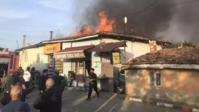 Manisa’da yangın! 2 ev ve 1 iş yeri küle döndü