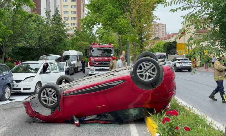 Park halindeki otomobile çarpıp takla attı: 1 yaralı