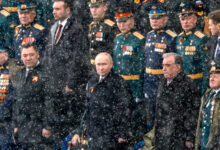 Putin'den Zafer Günü'nde mesaj: Savaşın derslerini unutmaya çalışıyorlar