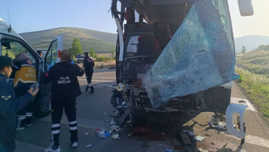 Yolcu otobüsü ile kamyonet çarpıştı: Çok sayıda yaralı var