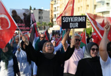 Aydın Kuşadası'nda 'Gazze'ye' destek yürüyüşü