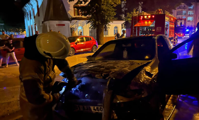 Bursa'da bir garip olay! Park halindeki araç kendi kendine çalışıp alev aldı 