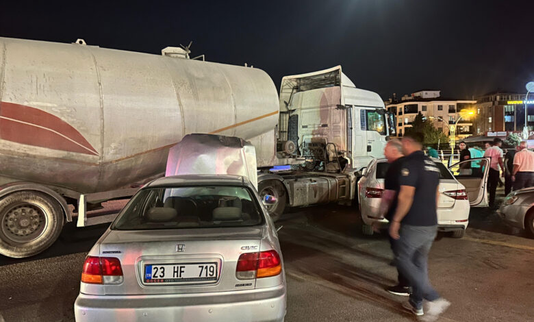 Elazığ'da tankerle iki araç çarpıştı: İki yaralı 