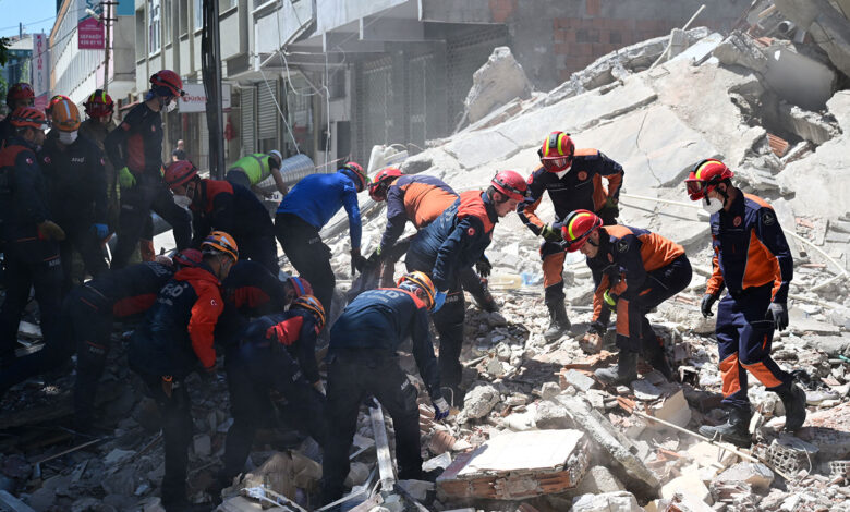 Küçükçekmece’de çöken binaya ilişkin gözaltına alınan şüphelilerin sayısı 4'e yükseldi