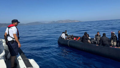 Kuşadası'nda Yunan unsurlarınca itilen 36 kaçak göçmen kurtarıldı