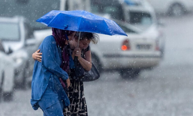 Meteoroloji'den Doğu ve Batı Karadeniz için fırtına uyarısı