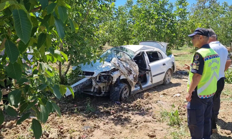 Otomobil tarlaya uçtu! Etler yola saçıldı