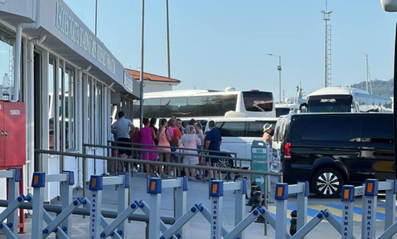 Rodos Adası'na gitmek isteyen Türk vatandaşlar kapıda kaldı