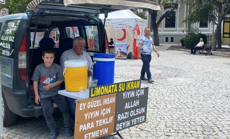 Yazları limonata ve su kışları çorba ikramı! Para geçmiyor