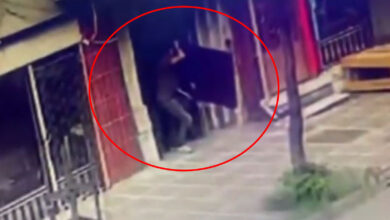 Adres İstanbul: Gözüne kestirdiği apartman kapısını yerinden söküp çaldı