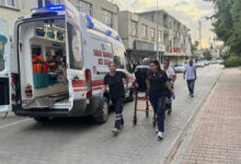 Antalya'da aşırı sıcak havaya dayanamayan vatandaş kaldırıma yığıldı