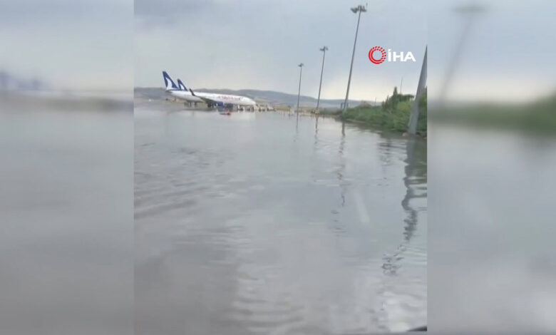 Başknette sağanak sonrası Esenboğa Havalimanı göle döndü