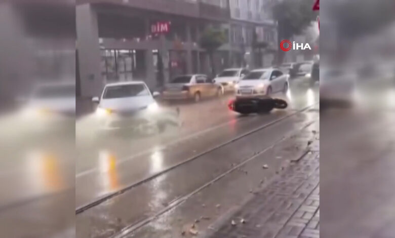 Bursa'da bir garip olay: Yağmurun şiddetini çekerken motokuryenin ölümünü de çekecekti