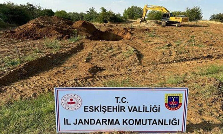 Eskişehir'de iş makinesiyle kaçak kazıya 10 gözaltı