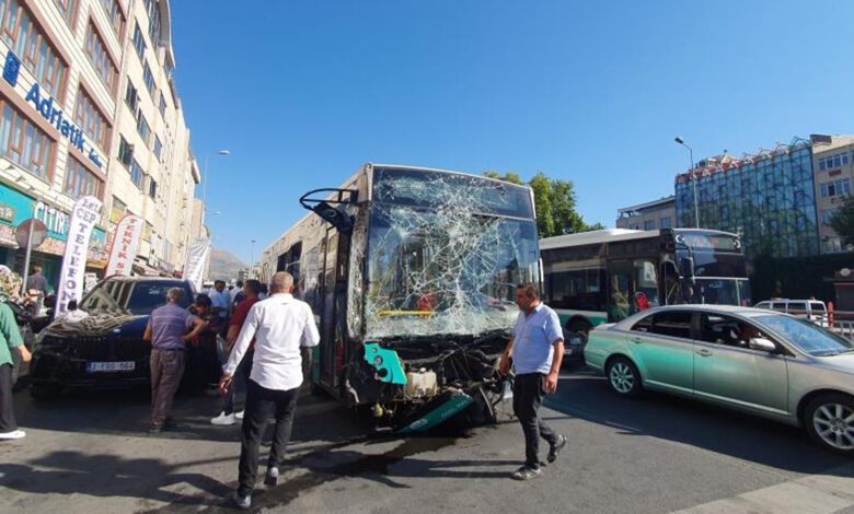 Freni patlayan halk otobüsü dehşet saçtı: 4 yaralı