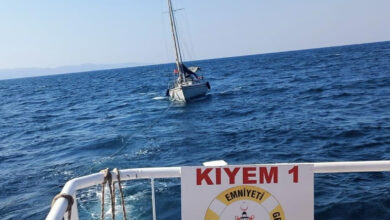 İçinde 2 kişi bulunan 10 metrelik özel tekne kurtarıldı