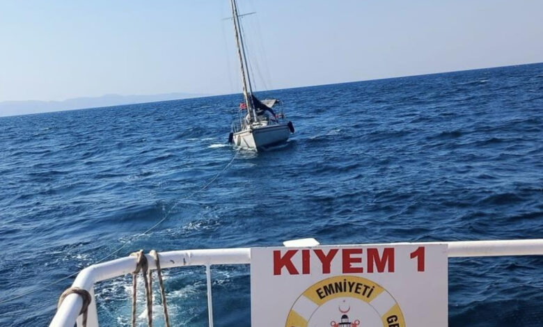 İçinde 2 kişi bulunan 10 metrelik özel tekne kurtarıldı