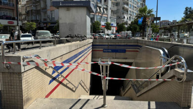 İzmir Metrosu'nda yürüyen merdiven ters yönde hareket etti: Yaralılar var