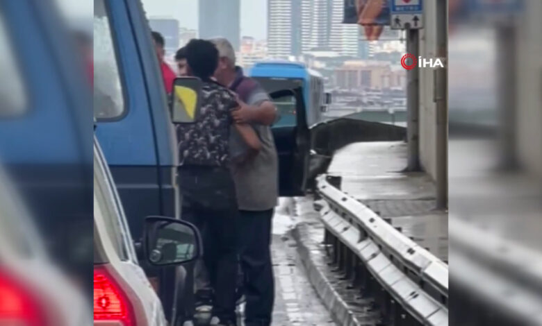 Pendik'te tekmeli yumruklu yol kavgası: Cep telefonuyla görüntülendi