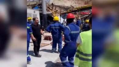 Petrol arama sahasında sondaj kulesi devrildi! İşçiler enkaz altında