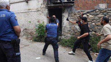 Peygamber olduğunu iddia eden şahıs, kendisini ikna etmeye gelen polisi bıçakladı