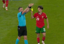 Portekiz-Fransa maçında ilginç görüntüler! Portekizli yıldız Vitinha, hakemi uyararak sarı kartını gösterdi